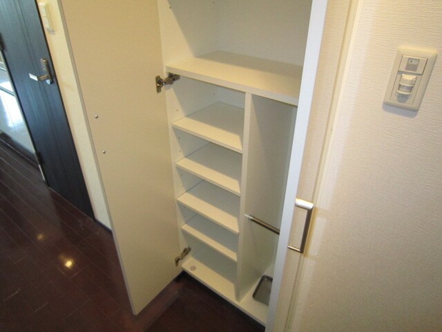 物件内観写真7　(靴箱)