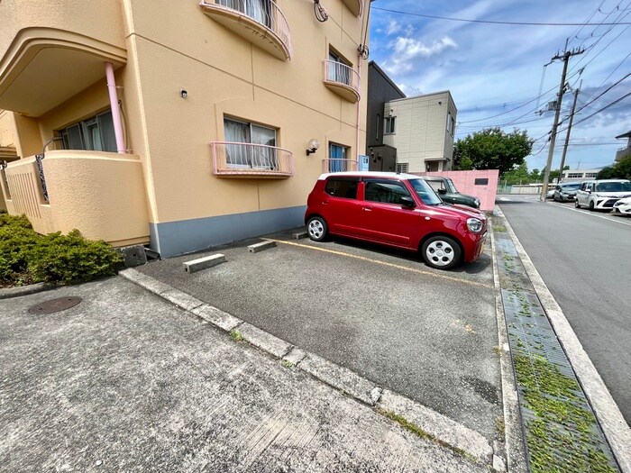 物件外観写真4　(駐車場)
