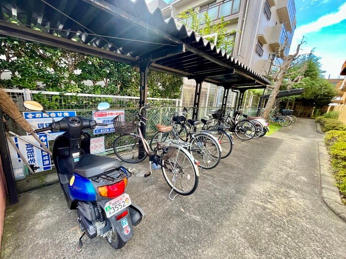 物件外観写真5　(駐輪場)