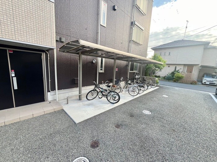 物件外観写真5　(駐輪場)