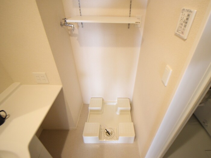 物件内観写真11　(洗濯機置場)