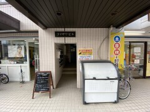 物件外観写真2　(エントランス部分)