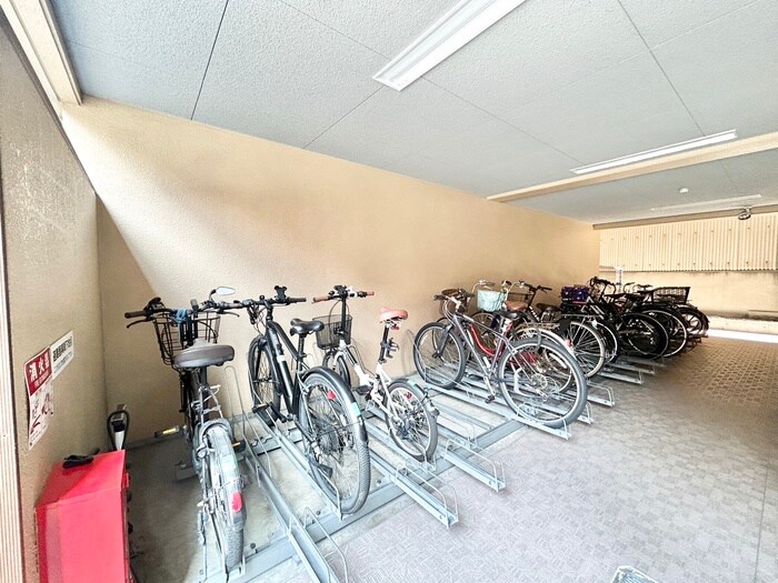 物件外観写真6　(駐輪場)
