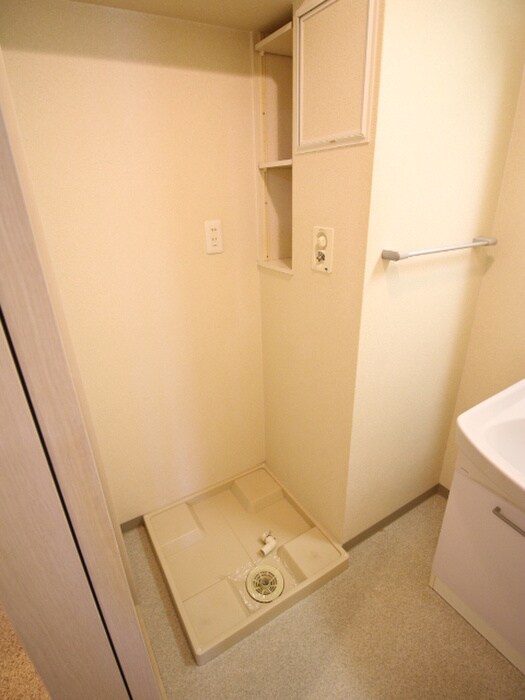 物件内観写真12　(洗濯機置場)