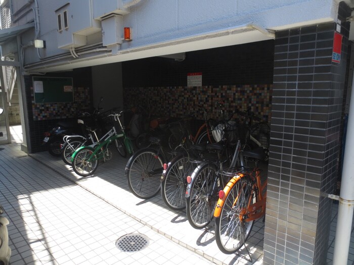 グランデ－ジ東難波の駐輪場