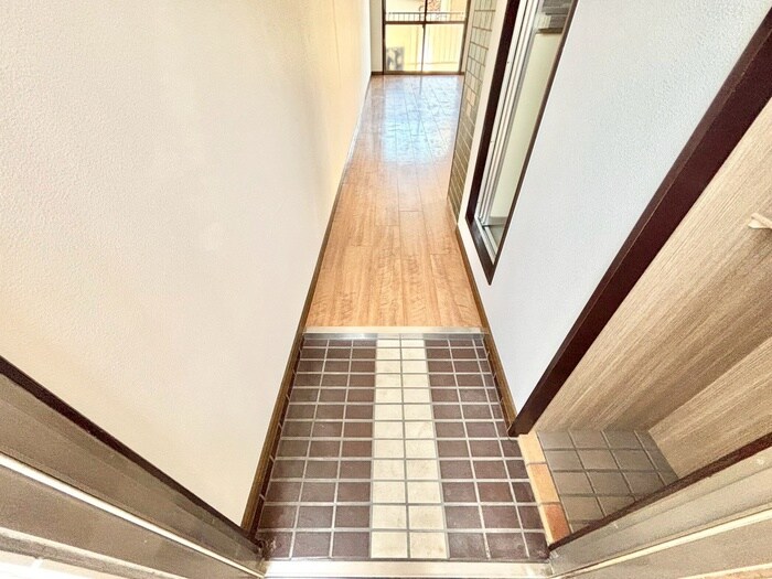 物件内観写真11　(玄関)