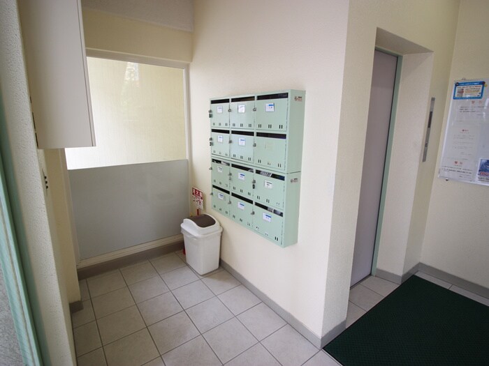 物件外観写真4　(エントランス部分)