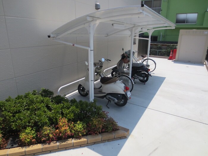 物件外観写真3　(駐輪場)