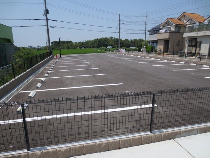 物件外観写真4　(駐車場)