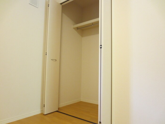 物件内観写真12　(収納)