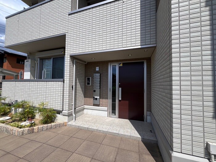 物件外観写真4　(エントランス部分)