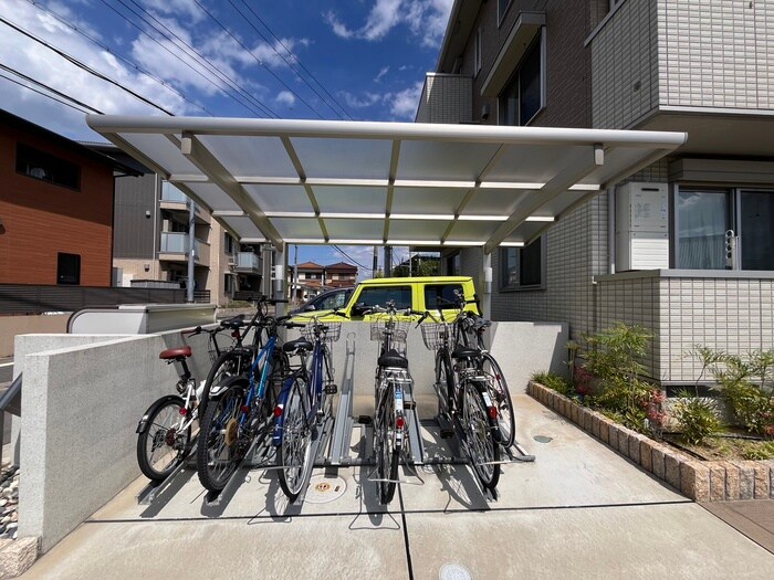 物件外観写真5　(駐輪場)