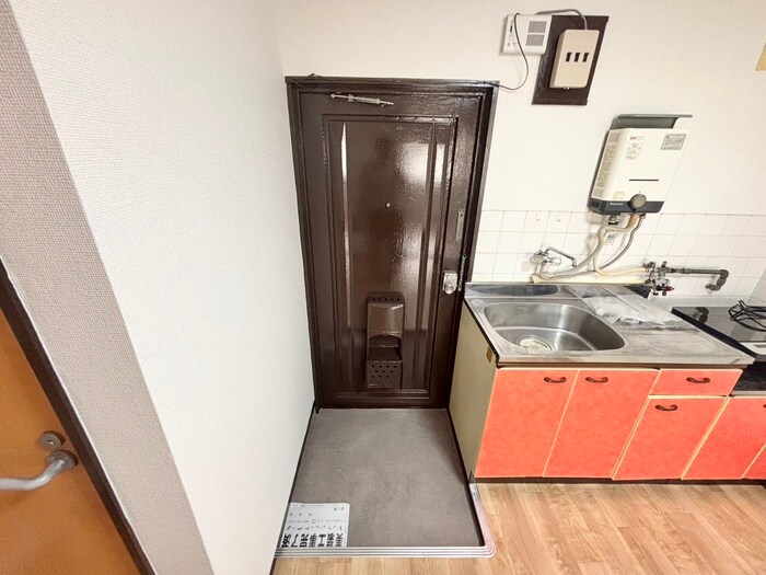 物件内観写真7　(玄関)