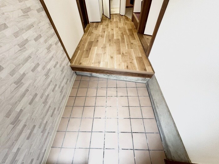 物件内観写真11　(玄関)