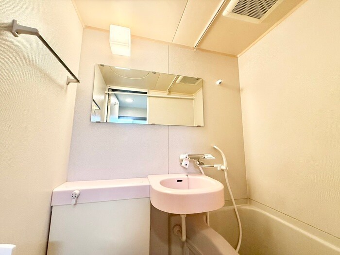 物件内観写真9　(洗面)