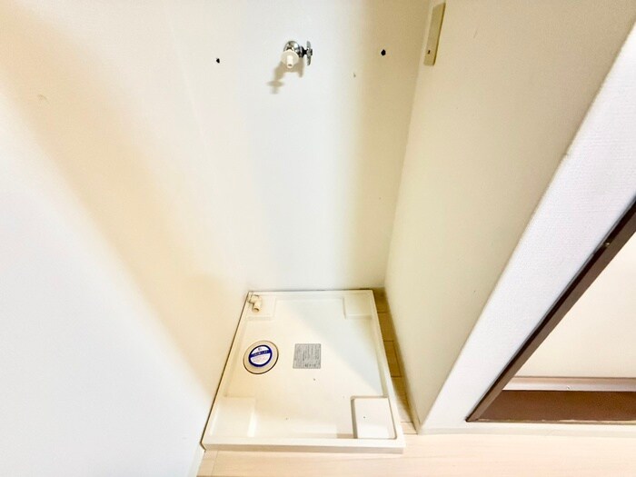 物件内観写真11　(洗濯機置場)