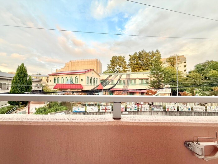 物件内観写真20　(室内からの展望)