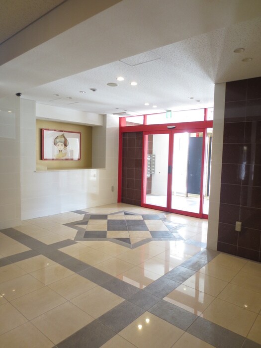 物件外観写真2　(エントランス部分)