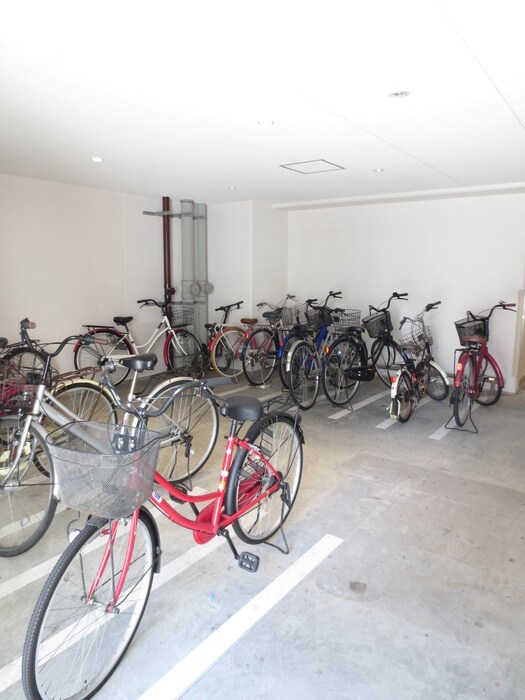 物件外観写真3　(駐輪場)