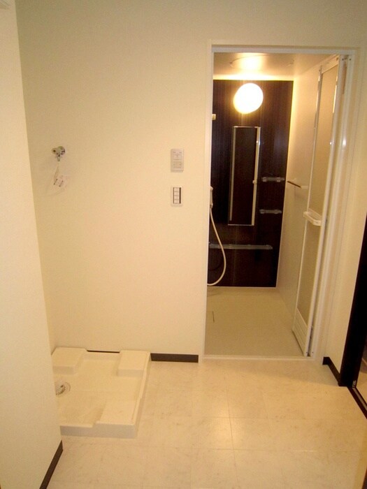 物件内観写真14　(洗濯機置場)