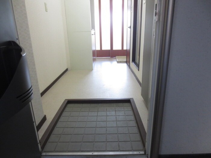物件内観写真13　(玄関)