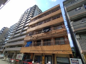 キャロル江坂外観写真