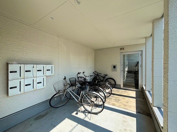 物件外観写真2　(駐輪場)