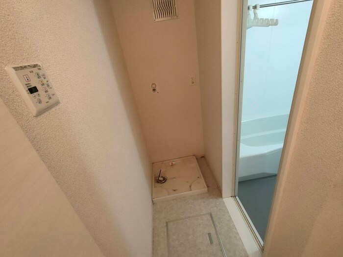 物件内観写真14　(洗濯機置場)