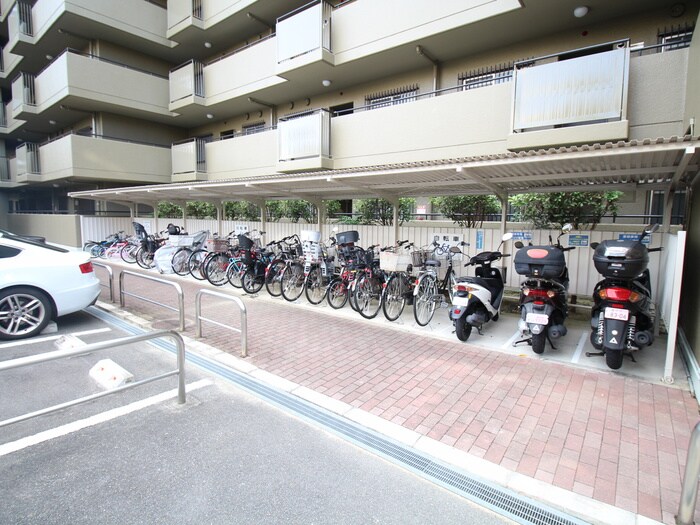 物件外観写真2　(駐輪場)