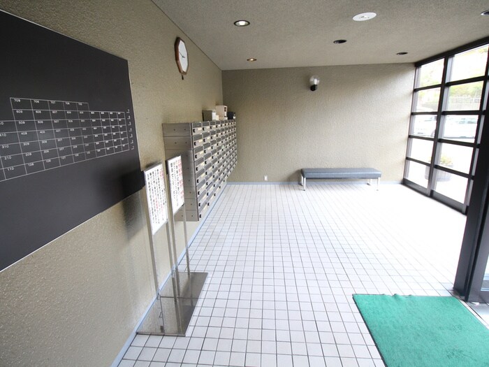 物件外観写真6　(エントランス部分)