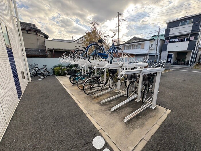 物件外観写真4　(駐輪場)
