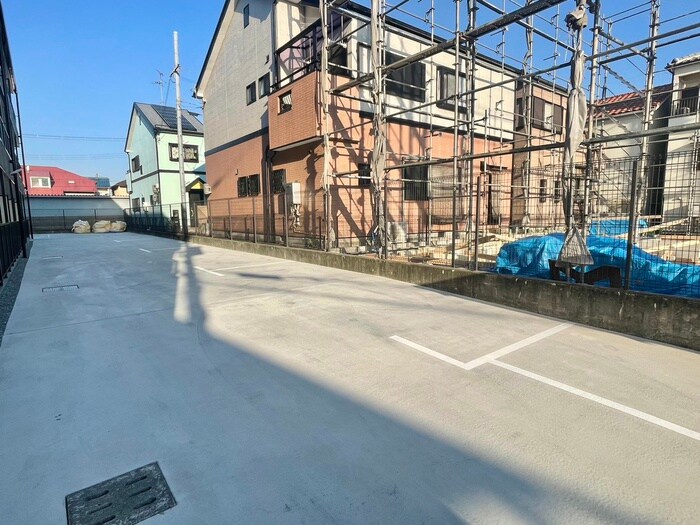物件外観写真5　(駐車場)