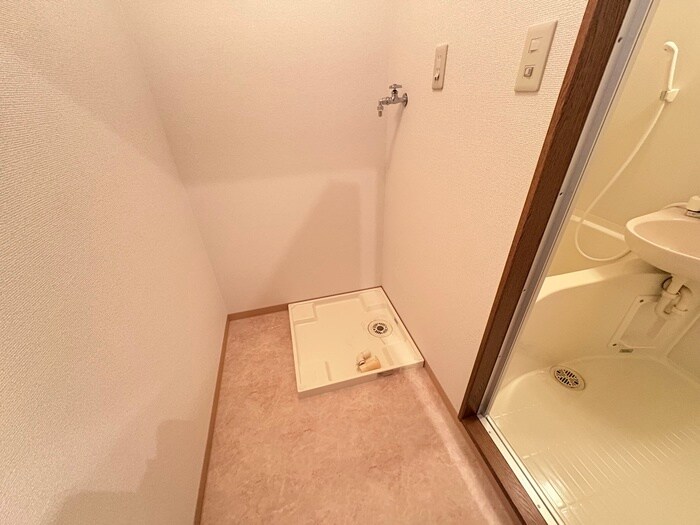 物件内観写真10　(洗濯機置場)