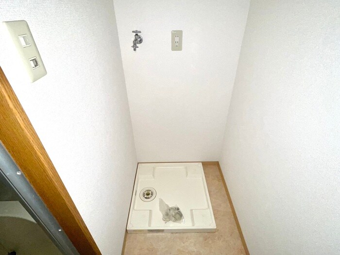 物件内観写真13　(洗濯機置場)