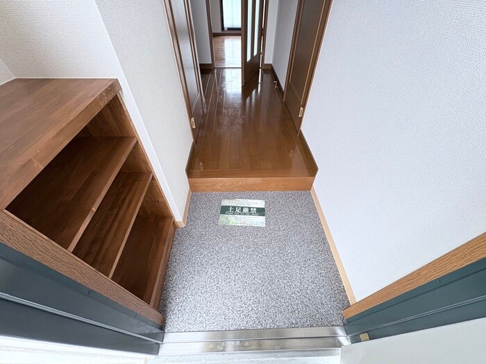 物件内観写真16　(玄関)