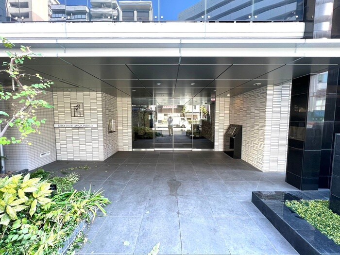 物件外観写真3　(エントランス部分)