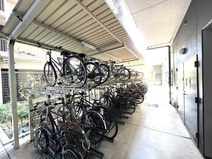 物件外観写真6　(駐輪場)