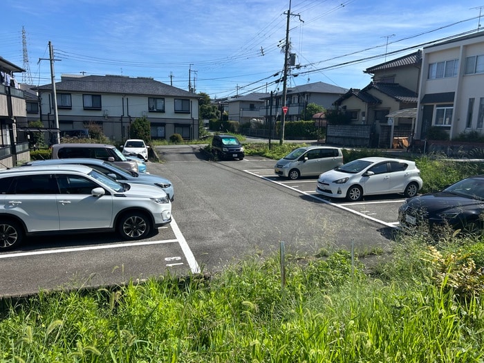 物件外観写真5　(駐車場)