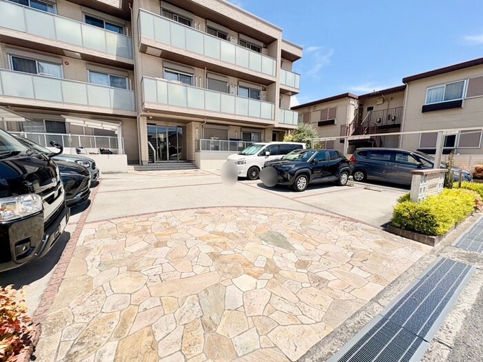 物件外観写真2　(駐車場)