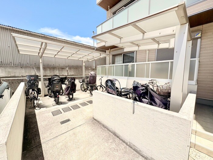 物件外観写真3　(駐輪場)