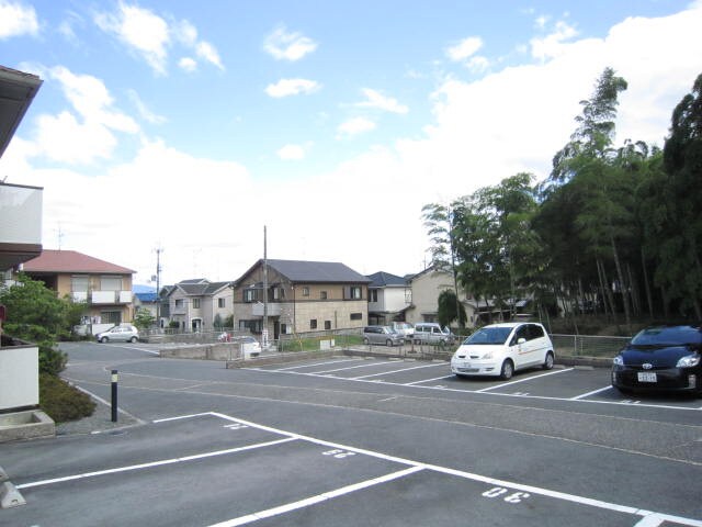 物件外観写真2　(駐車場)