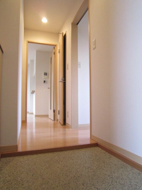物件内観写真12　(玄関)
