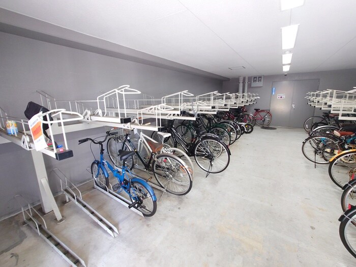 物件外観写真5　(駐輪場)