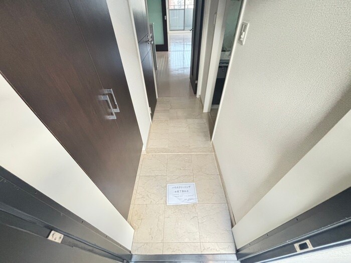 物件内観写真14　(玄関)