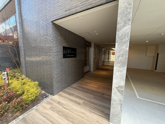 物件外観写真2　(エントランス部分)