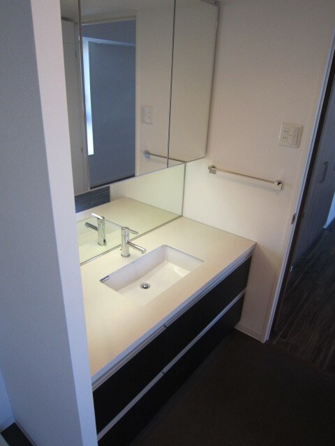 物件内観写真12　(洗面)