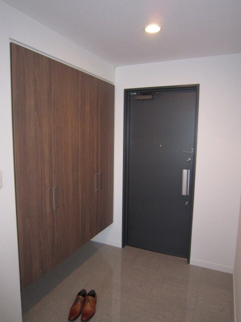 物件内観写真13　(玄関)