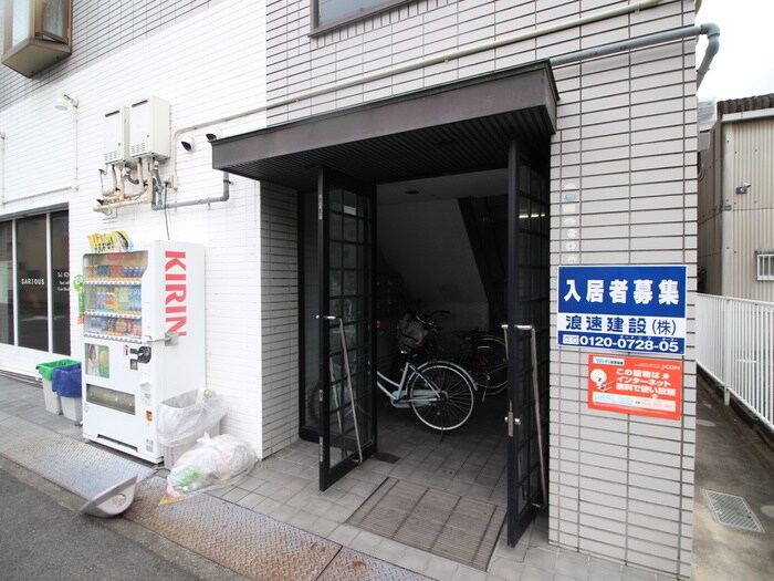 物件外観写真5　(エントランス部分)