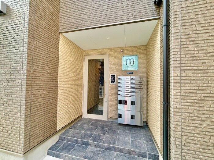 物件外観写真4　(エントランス部分)