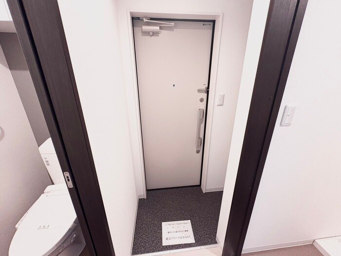 物件内観写真17　(玄関)